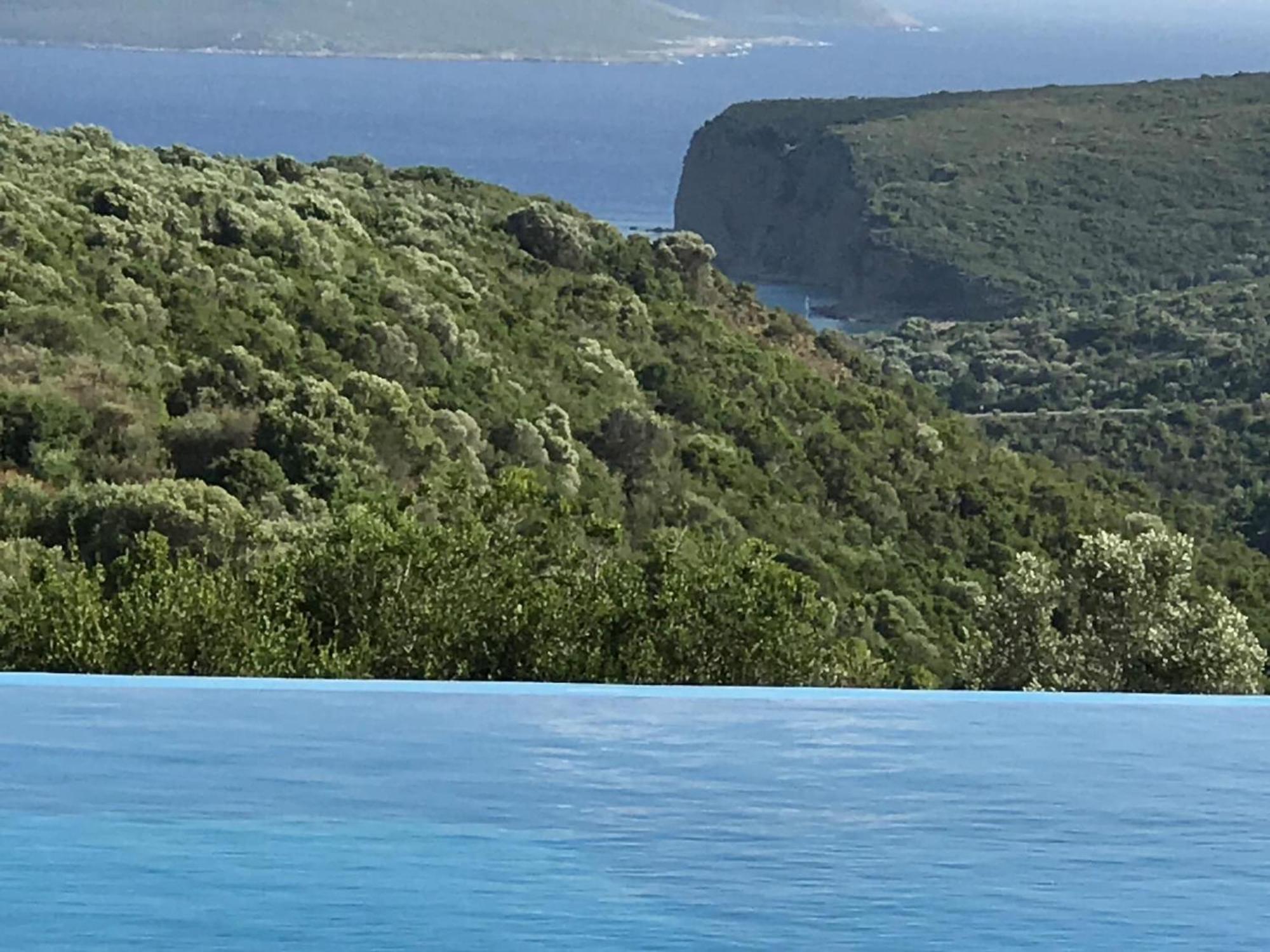 Luxurious Villa In Peloponnese With Swimming Pool Kamária Exteriör bild