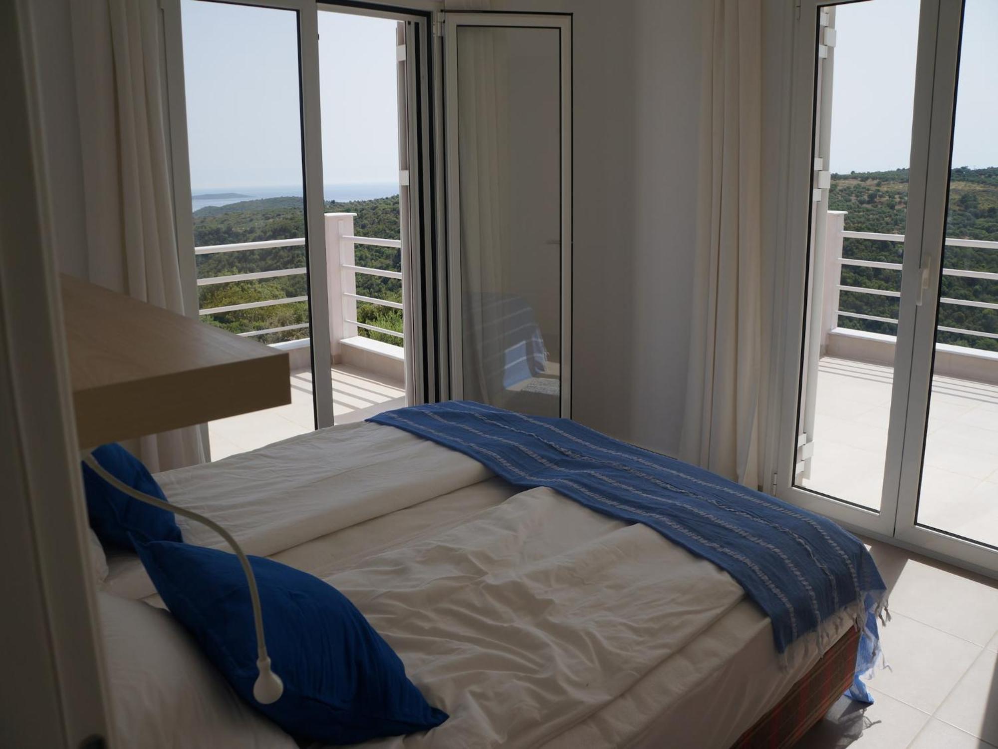 Luxurious Villa In Peloponnese With Swimming Pool Kamária Exteriör bild