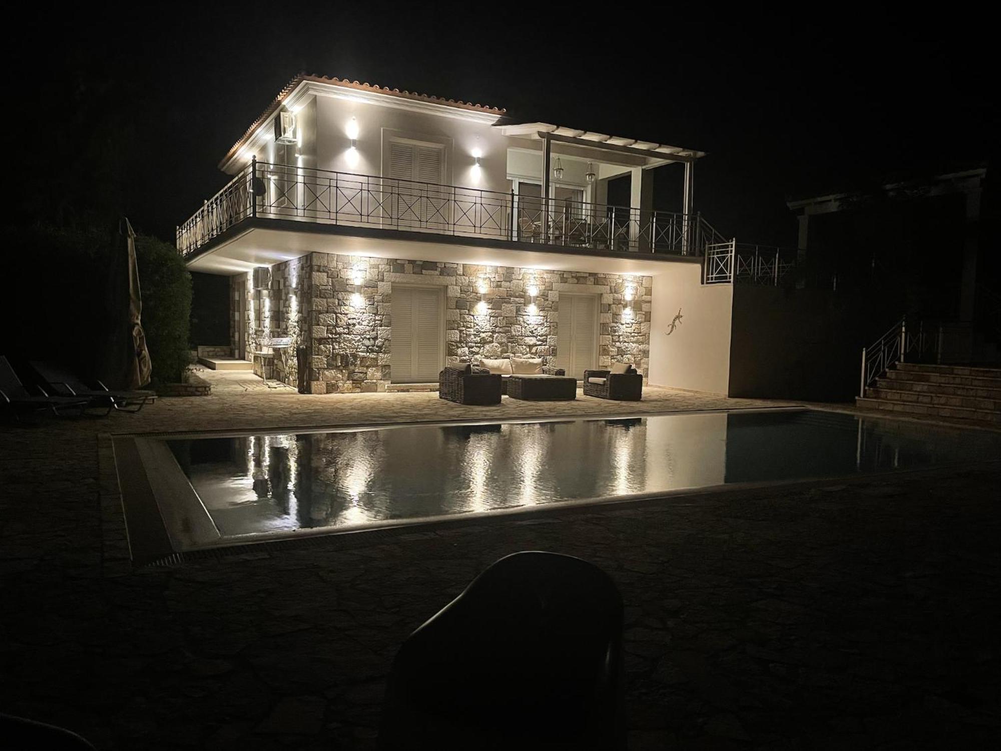 Luxurious Villa In Peloponnese With Swimming Pool Kamária Exteriör bild